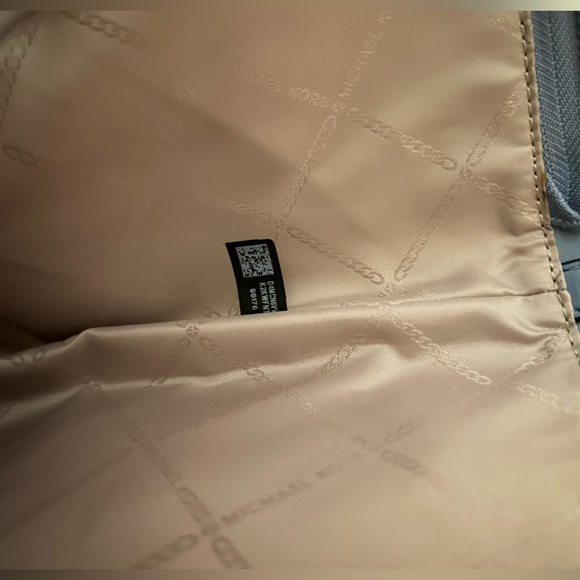 Michael Kors Avril XLarge Leather Tote Bag - Picture 5 of 15